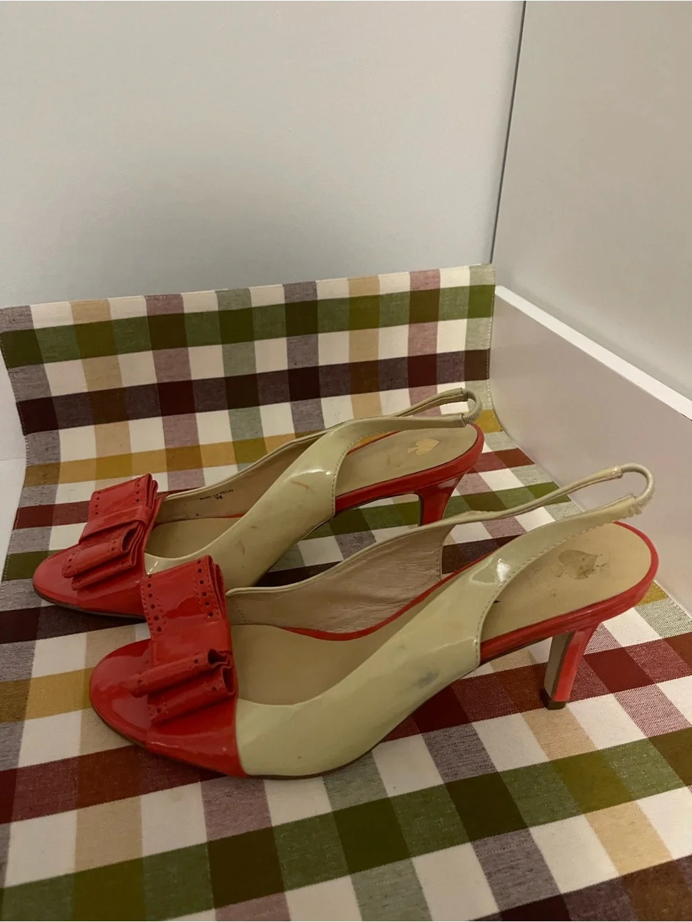 Kate Spade NY Patent Leather Slingback Bow Heels – Coral & Cream – Size 9